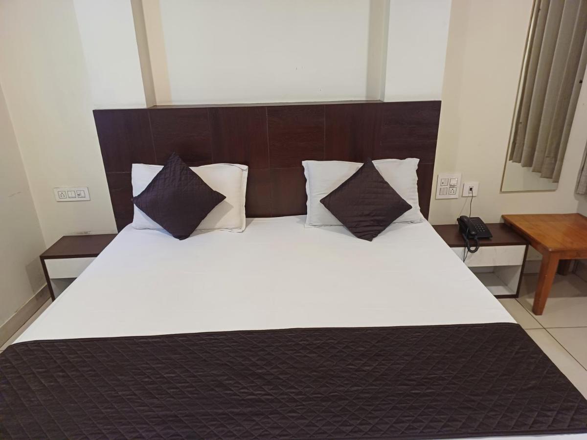 Hotel Rashika Palace Jaipur Bagian luar foto