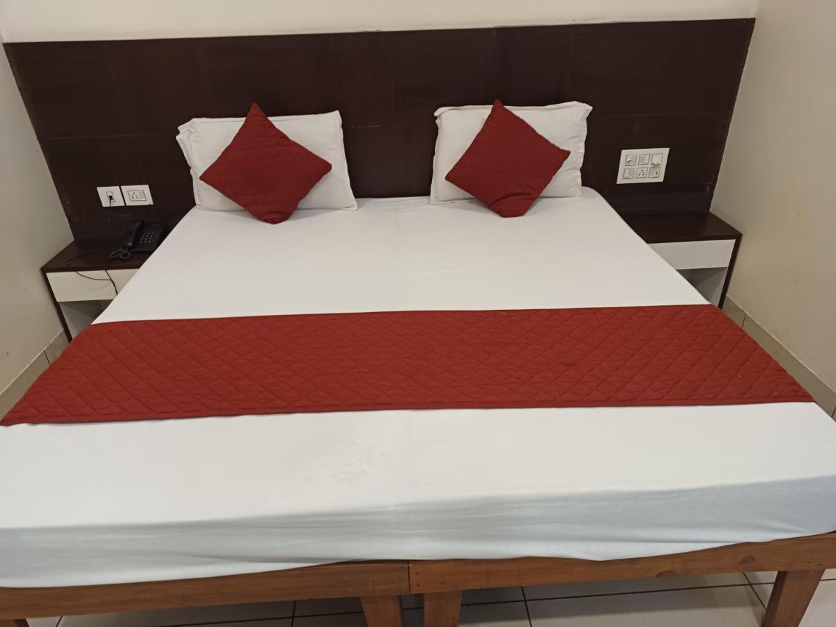Hotel Rashika Palace Jaipur Bagian luar foto
